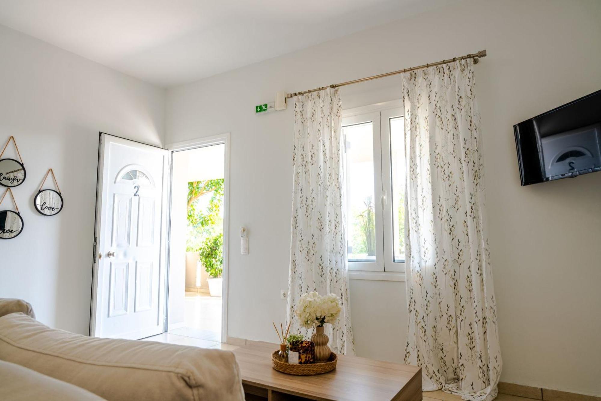 Tesys Studios And Apartments Laganas Phòng bức ảnh
