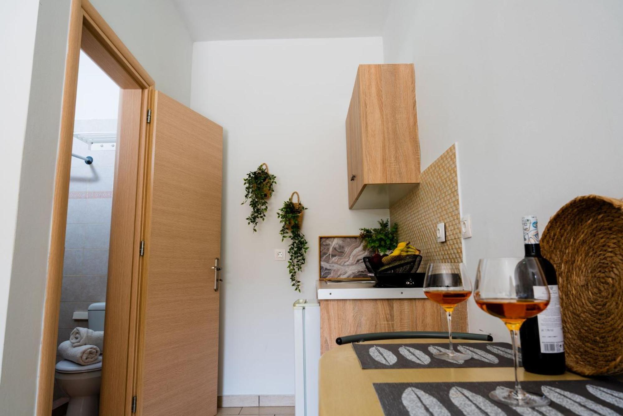 Tesys Studios And Apartments Laganas Phòng bức ảnh